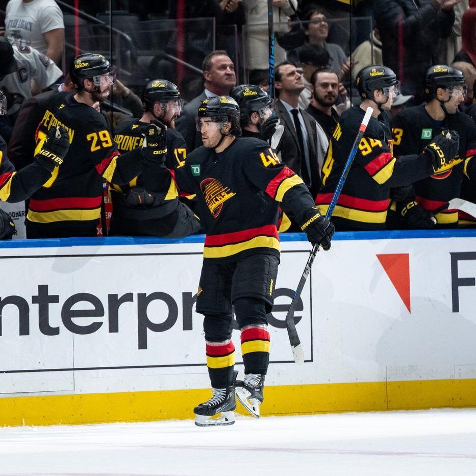 'Smarter' Sherwood turns sniper in boosting Canucks' energy
